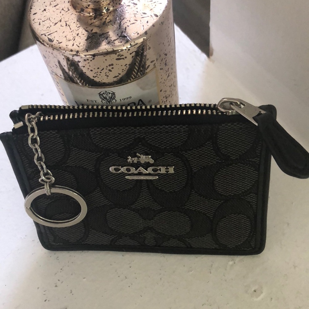 Keychain wallet with ID and credit cards!